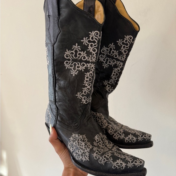 Corral Shoes - Corral Black Embroidered Western Boots